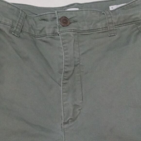 Gap Girlfriend Khaki Short-Size 6-Flat Front Chino-Olive Green-Pockets-Preppy - Picture 2 of 9